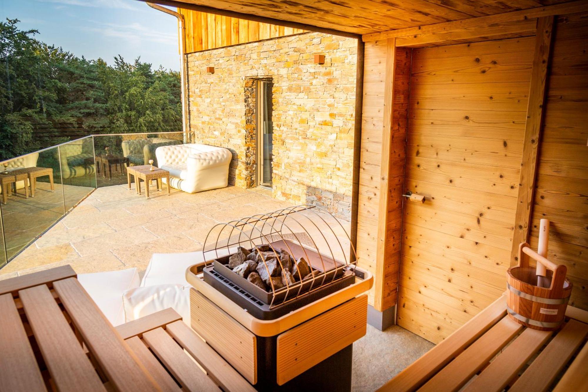 Golden Hill Country Chalets & Suites Waldschach Exterior photo